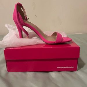 Brand New. 7 1/2 Fuchsia (hot pink)